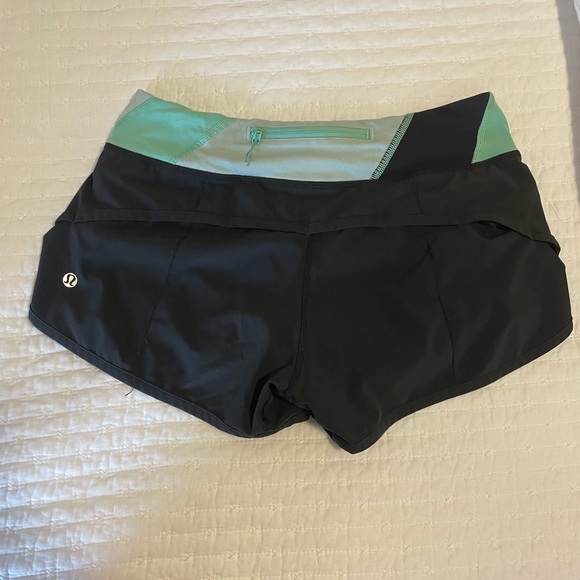 Black Lululemon speed up shorts 2.5 inch - Picture 2 of 4